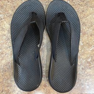 Chaco womens sz 9 flip flop, black